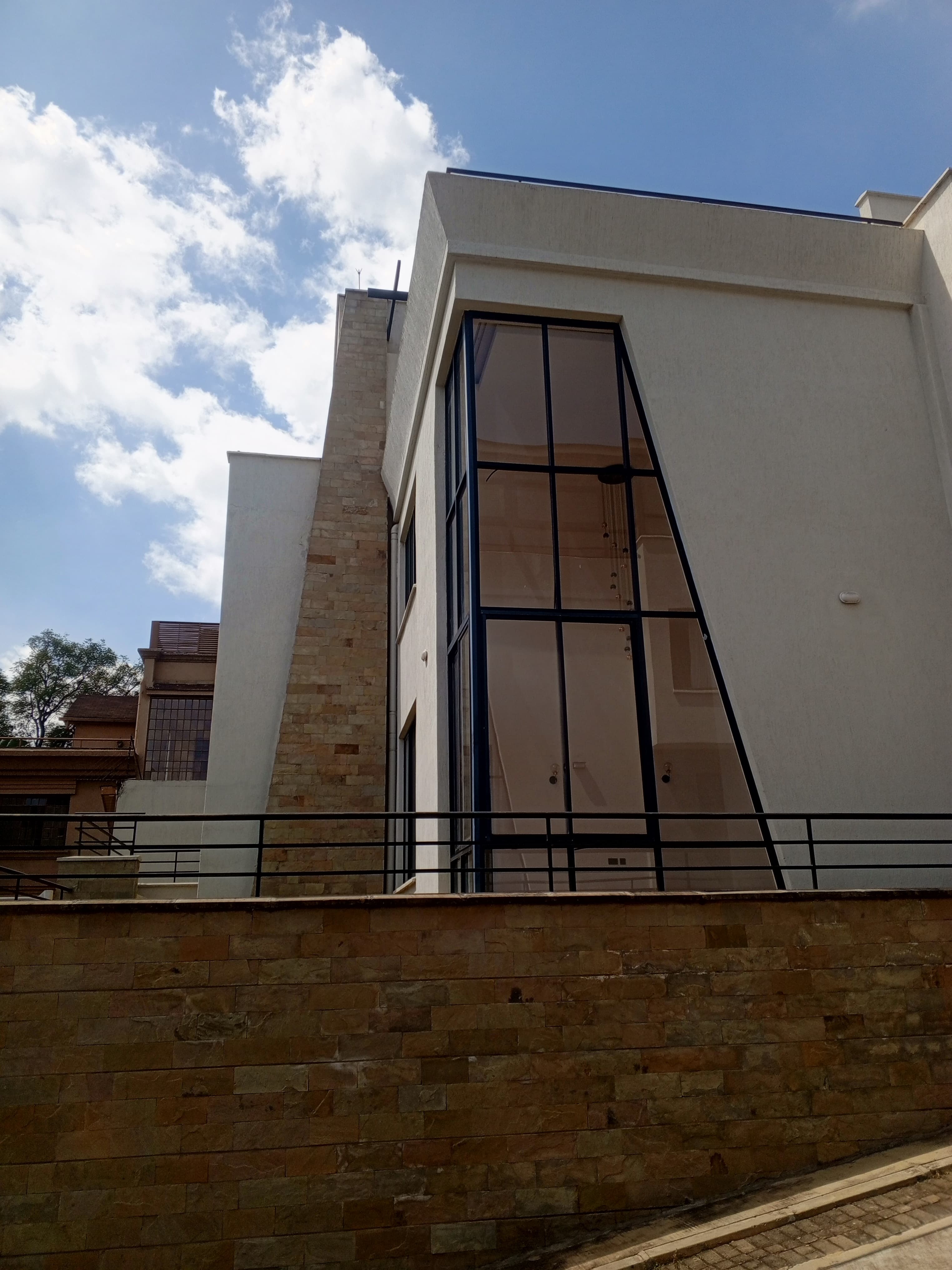 5BR in lavington — Exterior photo 1 of 10